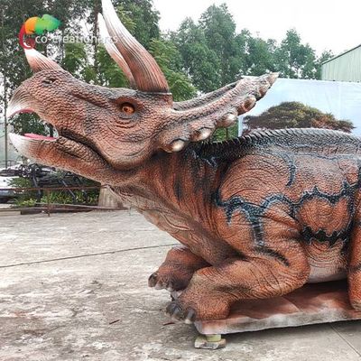 Modello di Triceratops animatronico per la decorazione del parco a tema