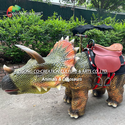 Animatronico Triceratopi camminanti Dinosauri camminanti Attrezzature per il parco giochi Per i giovani
