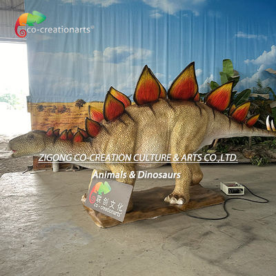 Dinosauro animatronico realistico Stegosauro: Pelle strutturata, ruggito dinamico e placche dorsali vibranti per mostre immersive