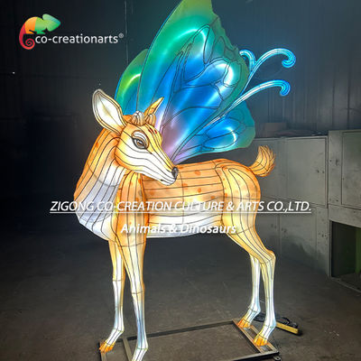 Gran Lanterna del Festival dei Cervi Incantati Con Vibranti Ali di Farfalla Blu-Verde