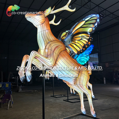 comprare Un maestoso cervo illuminato con ali di farfalla multicolori. fabbricazione online