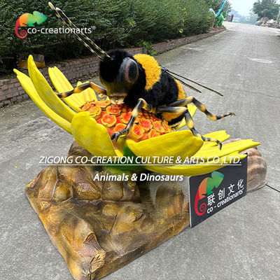 Insetti animatronici con fiori per la decorazione del parco a tema