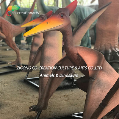 Un buon prezzo. Vibrante statua di pterosauro in fibra di vetro: decorazione a tema giurassico simile alla vita con ali dinamiche in linea
